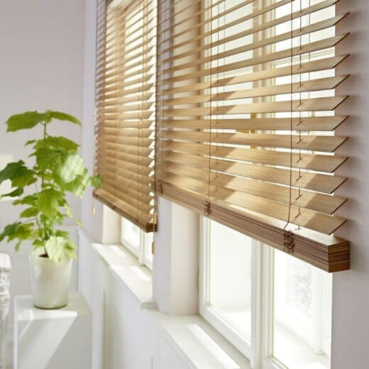 Деревянные жалюзи для лоджии