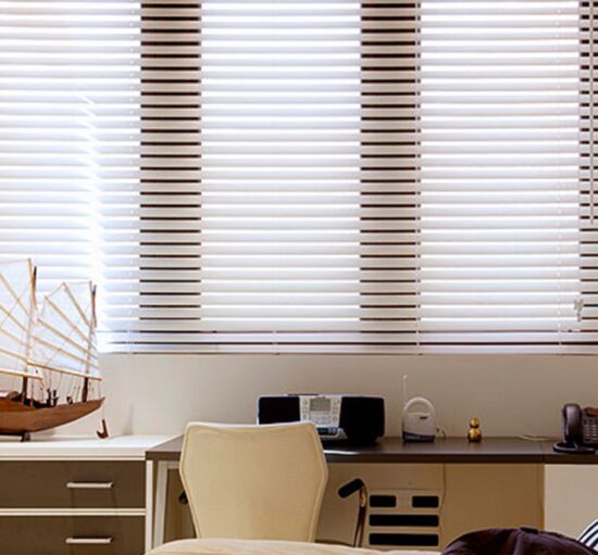 Алюминиевые горизонтальные жалюзи для гостиницы