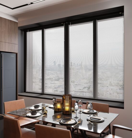 Алюминиевые горизонтальные жалюзи для кафе