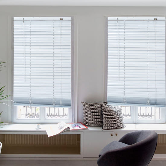 Тканевые вертикальные жалюзи в комнату