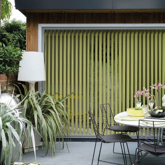 Тканевые вертикальные жалюзи для террасы