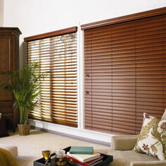 Деревянные жалюзи на большое окно цена. Купить в «Мастерская Жалюзи»